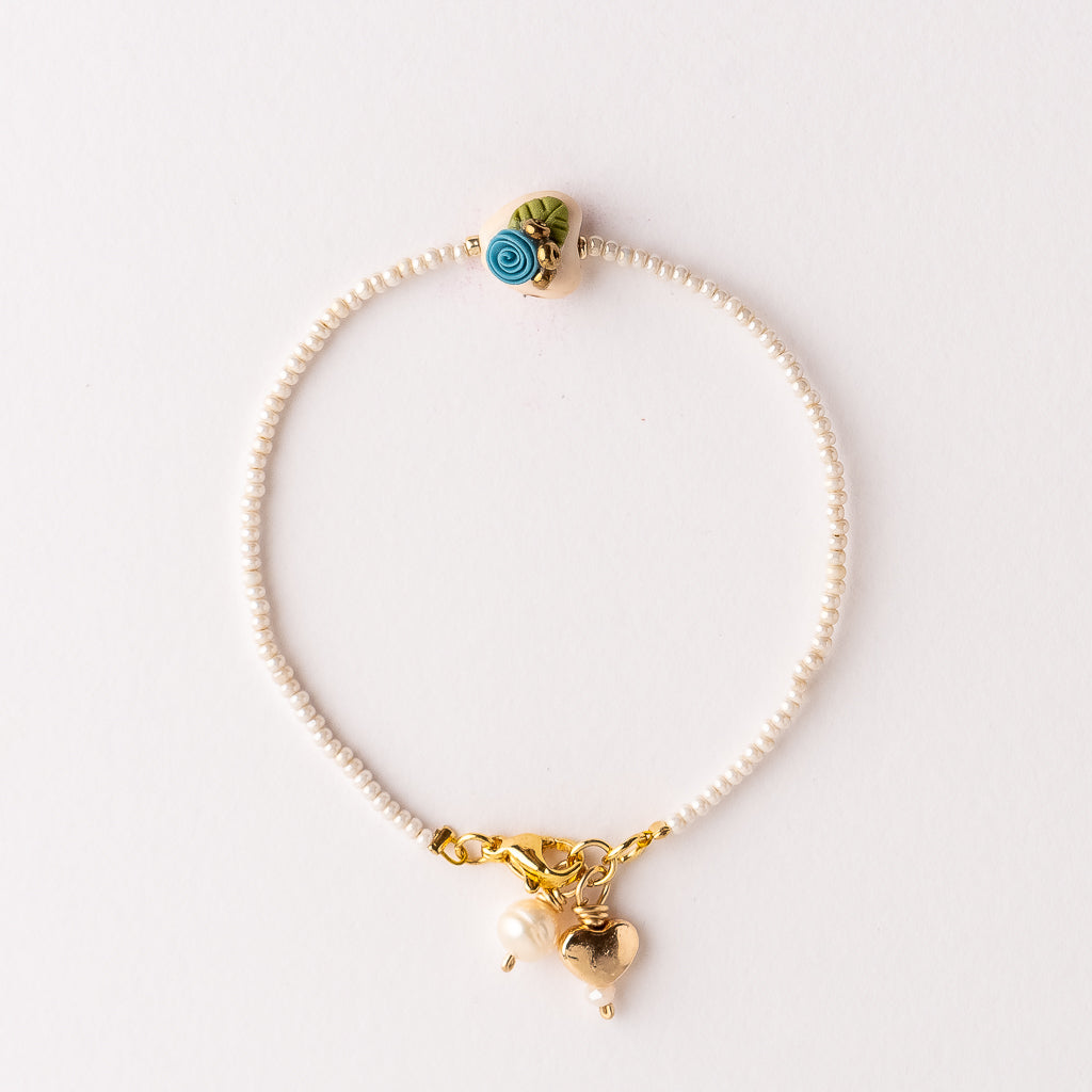 Pulsera Magnolia Corazón Blanco con Flor Azul